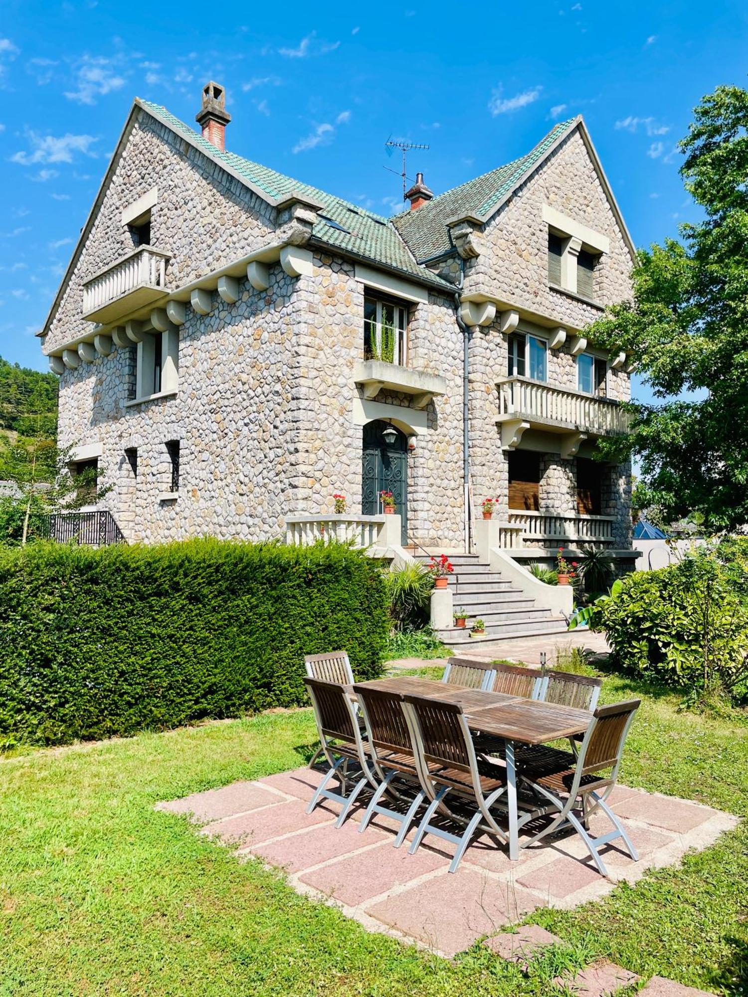 La Maison Au Toit Vert Espalion Exterior photo